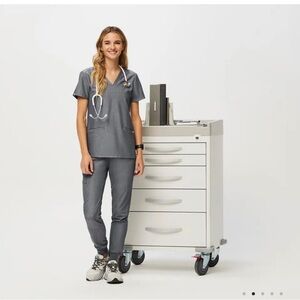 Figs Casma Graphite Scrub Top sz Small